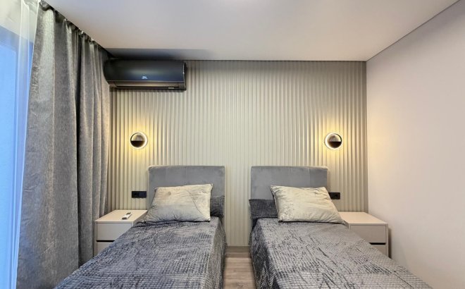Resale - Villa -
Torrevieja - Punta Prima