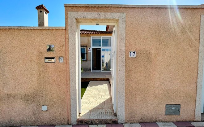 Resale - Villa -
Torrevieja - Costa Blanca