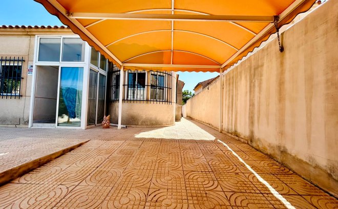 Resale - Villa -
Torrevieja - Costa Blanca