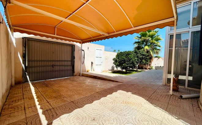 Resale - Villa -
Torrevieja - Costa Blanca