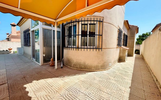 Resale - Villa -
Torrevieja - Costa Blanca
