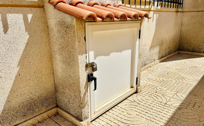 Resale - Villa -
Torrevieja - Costa Blanca