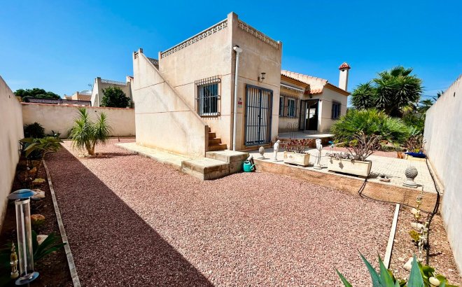 Resale - Villa -
Torrevieja - Costa Blanca