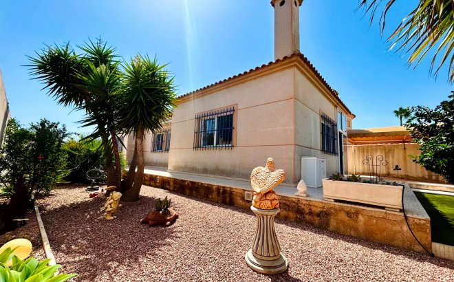 Resale - Villa -
Torrevieja - Costa Blanca