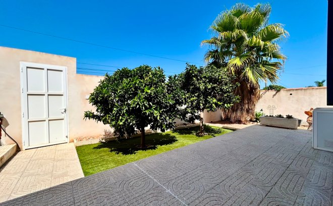 Resale - Villa -
Torrevieja - Costa Blanca
