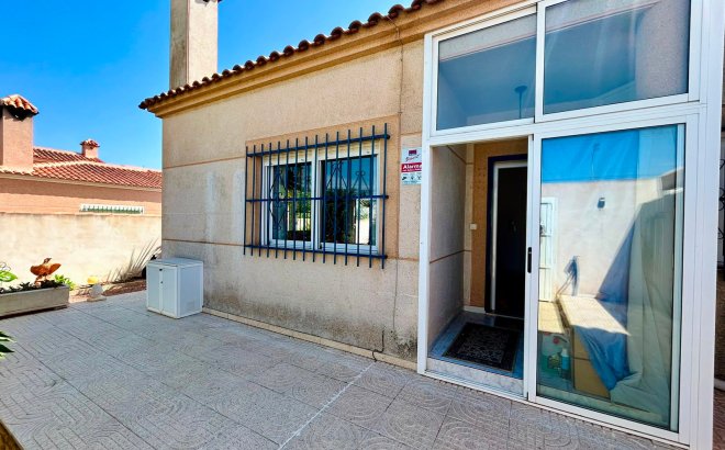 Resale - Villa -
Torrevieja - Costa Blanca