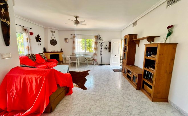 Resale - Villa -
Torrevieja - Costa Blanca