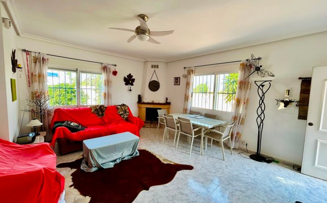 Resale - Villa -
Torrevieja - Costa Blanca