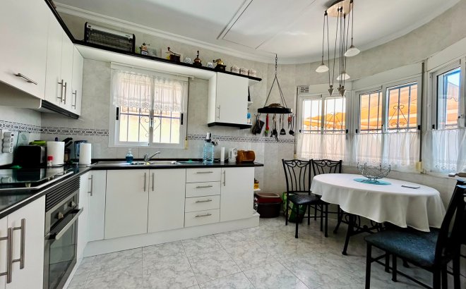 Resale - Villa -
Torrevieja - Costa Blanca