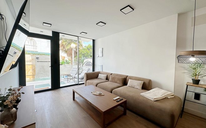 Resale - Town House -
Torrevieja - Calas Blanca