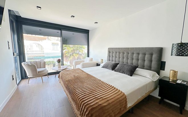 Resale - Town House -
Torrevieja - Calas Blanca