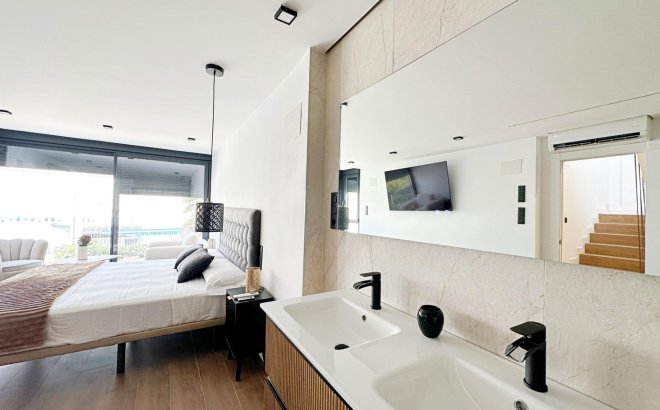 Resale - Town House -
Torrevieja - Calas Blanca