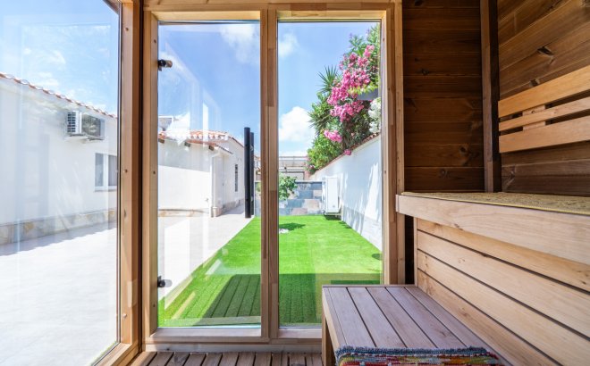 Resale - Villa -
Torrevieja - Torreta