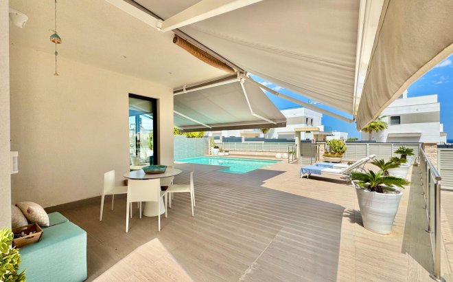 Resale - Villa -
San Miguel de Salinas - Bellavista