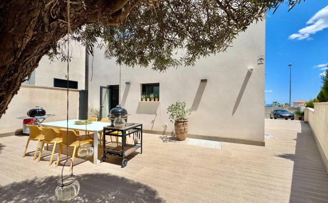 Resale - Villa -
San Miguel de Salinas - Bellavista