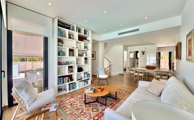 Resale - Villa -
San Miguel de Salinas - Bellavista