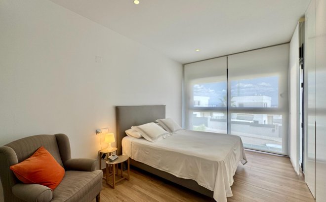 Resale - Villa -
San Miguel de Salinas - Bellavista