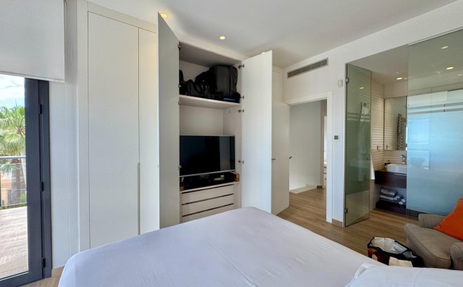 Resale - Villa -
San Miguel de Salinas - Bellavista