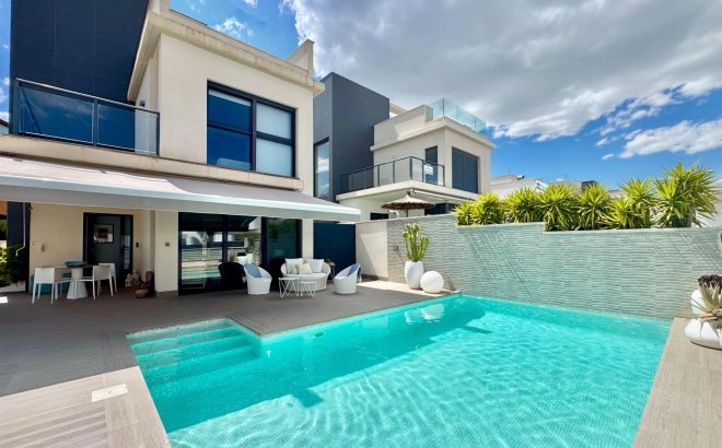 Resale - Villa -
San Miguel de Salinas - Bellavista