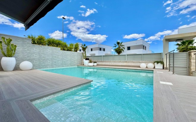 Resale - Villa -
San Miguel de Salinas - Bellavista