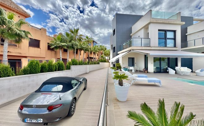 Resale - Villa -
San Miguel de Salinas - Bellavista