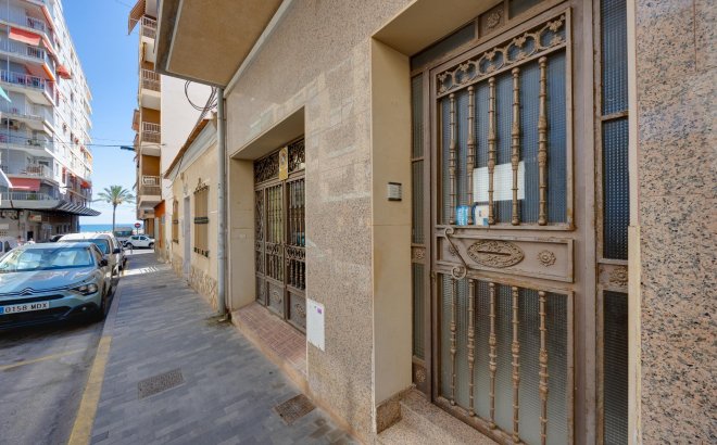 Resale - Apartment -
Torrevieja - Paseo Maritimo