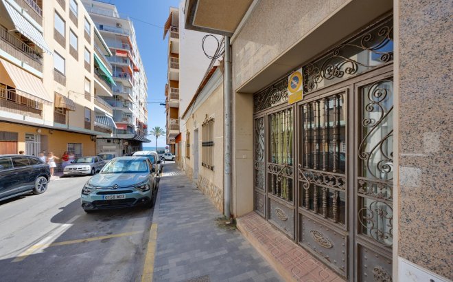 Resale - Apartment -
Torrevieja - Paseo Maritimo