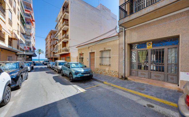 Resale - Apartment -
Torrevieja - Paseo Maritimo