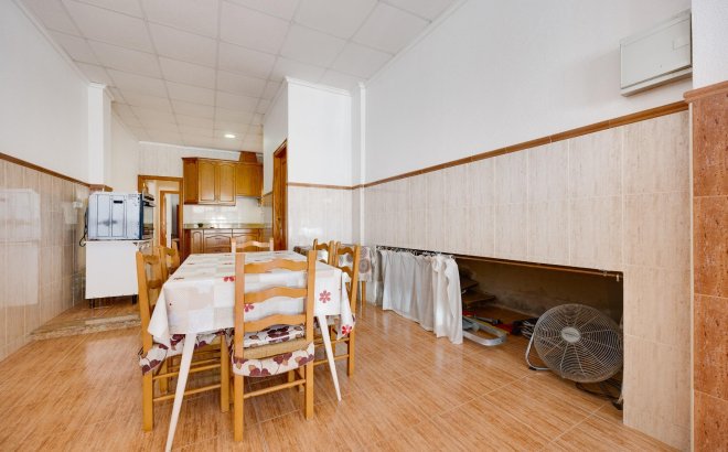 Resale - Apartment -
Torrevieja - Paseo Maritimo