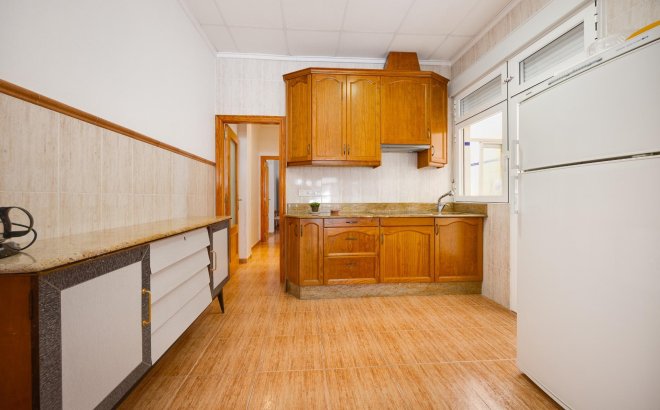 Resale - Apartment -
Torrevieja - Paseo Maritimo