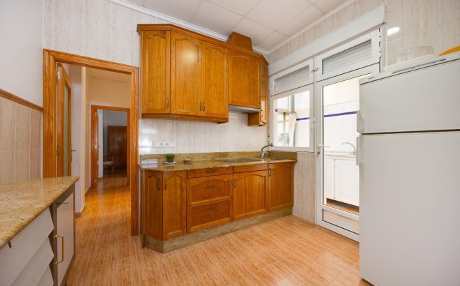 Resale - Apartment -
Torrevieja - Paseo Maritimo