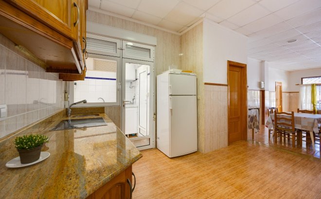 Resale - Apartment -
Torrevieja - Paseo Maritimo