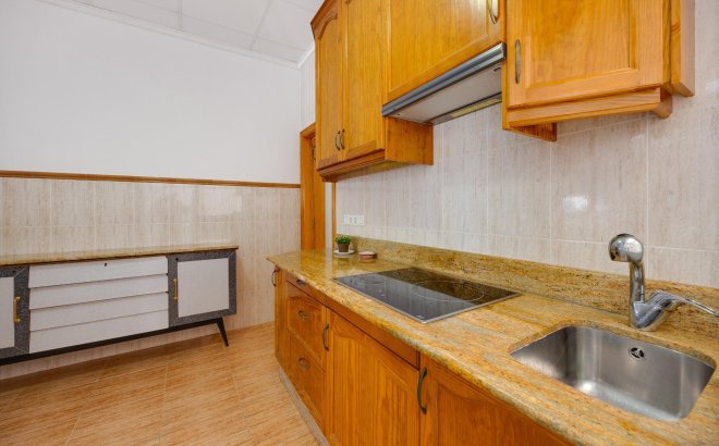 Resale - Apartment -
Torrevieja - Paseo Maritimo