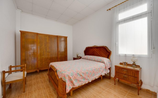 Resale - Apartment -
Torrevieja - Paseo Maritimo
