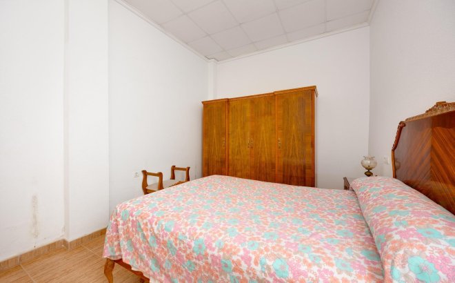 Resale - Apartment -
Torrevieja - Paseo Maritimo