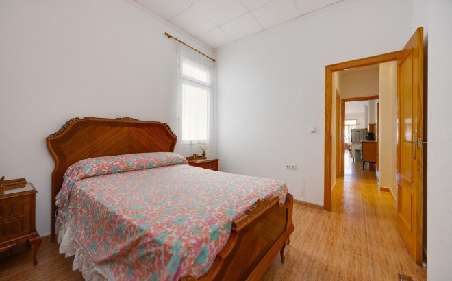 Resale - Apartment -
Torrevieja - Paseo Maritimo