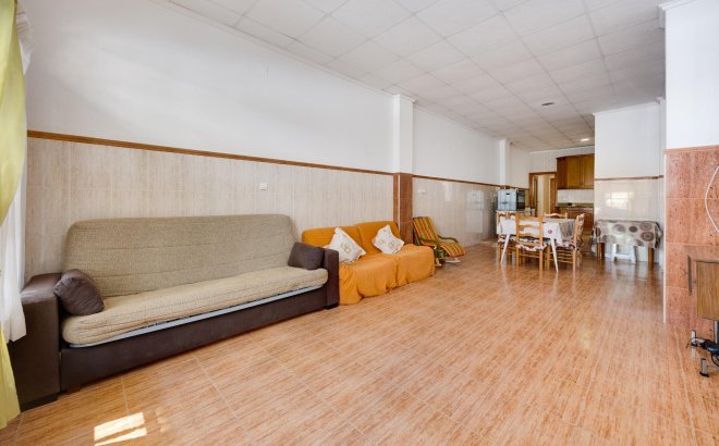 Resale - Apartment -
Torrevieja - Paseo Maritimo