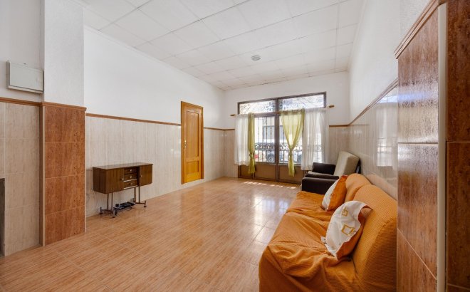Resale - Apartment -
Torrevieja - Paseo Maritimo