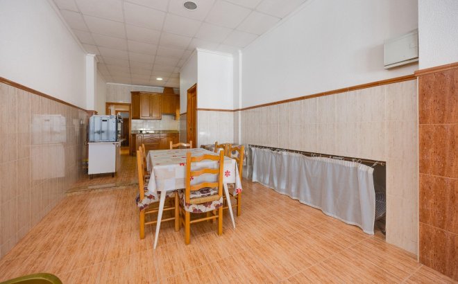 Resale - Apartment -
Torrevieja - Paseo Maritimo
