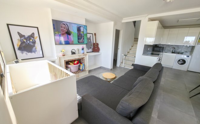 Resale - Villa -
Villamartin - Costa Blanca
