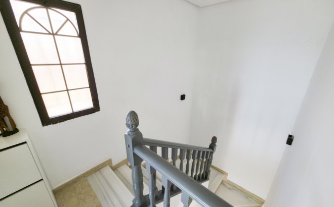 Resale - Villa -
Villamartin - Costa Blanca