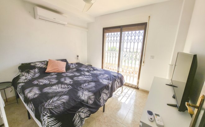 Resale - Villa -
Villamartin - Costa Blanca