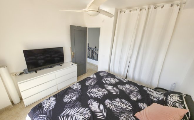 Resale - Villa -
Villamartin - Costa Blanca
