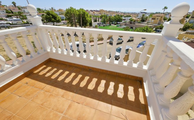 Resale - Villa -
Villamartin - Costa Blanca