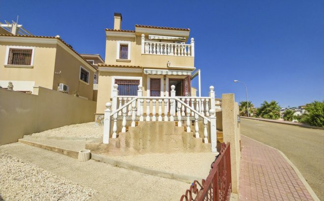 Resale - Villa -
Villamartin - Costa Blanca