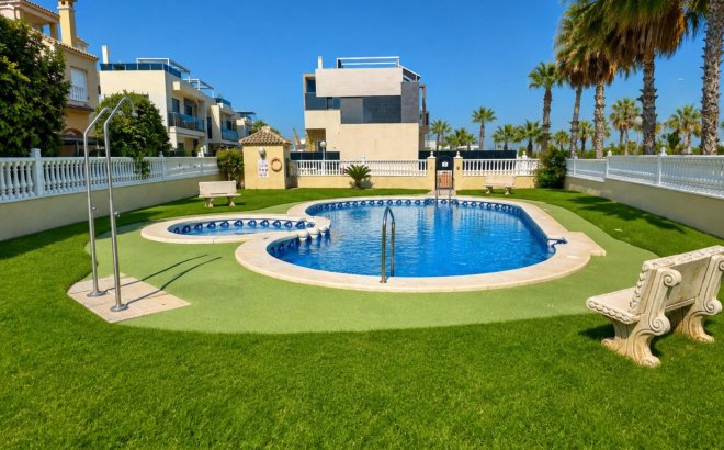 Resale - Bungalow -
Orihuela Costa - Lomas de Cabo Roig