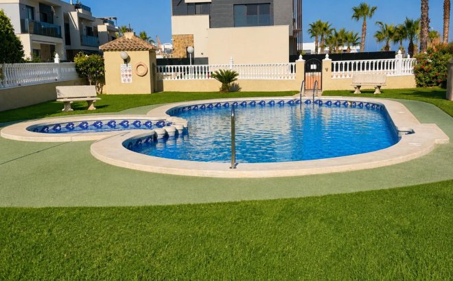 Resale - Bungalow -
Orihuela Costa - Lomas de Cabo Roig
