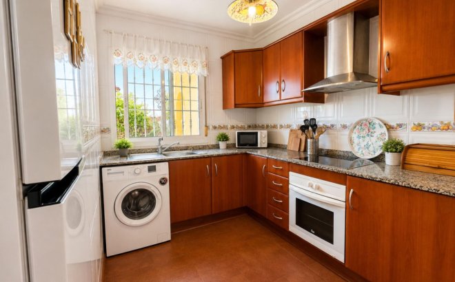 Resale - Bungalow -
Orihuela Costa - Lomas de Cabo Roig