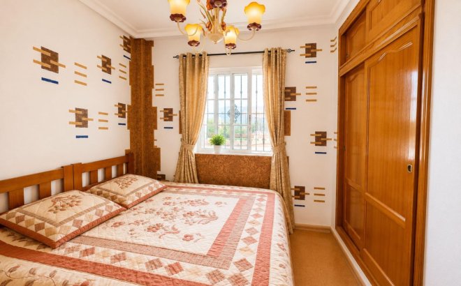 Resale - Bungalow -
Orihuela Costa - Lomas de Cabo Roig