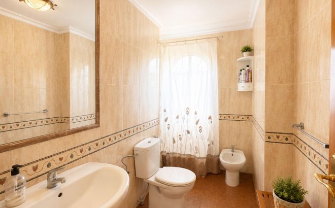 Resale - Bungalow -
Orihuela Costa - Lomas de Cabo Roig